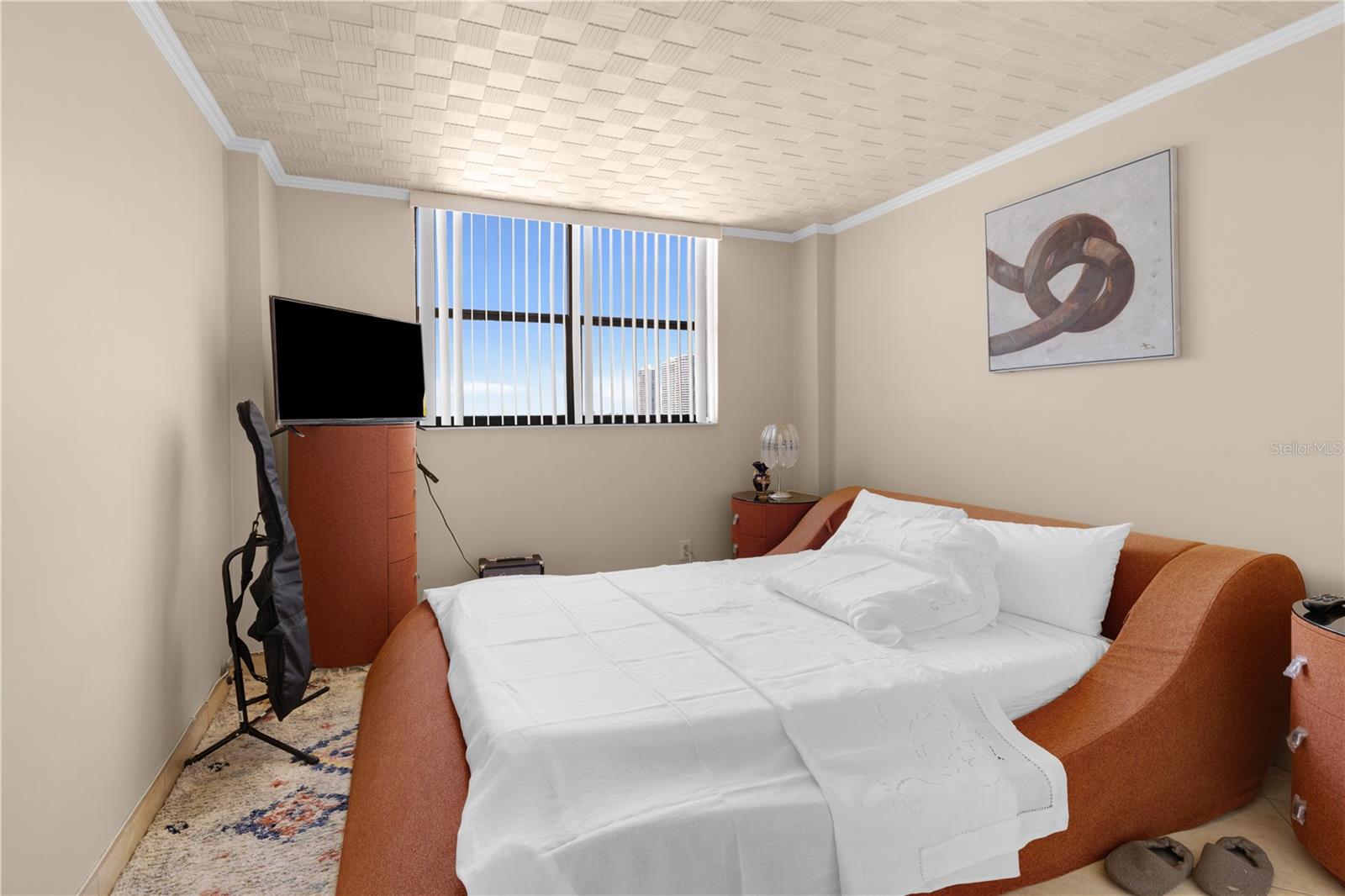 Image 19 of 24 For 290 174 Street 1006