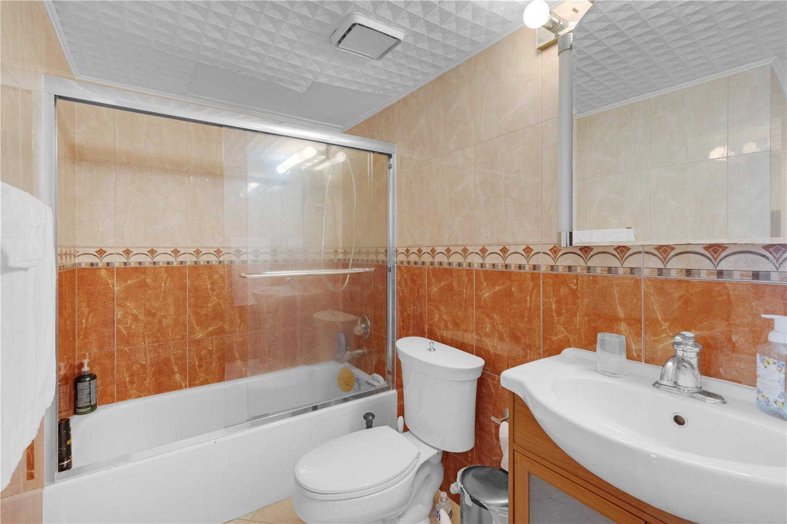 Image 22 of 24 For 290 174 Street 1006