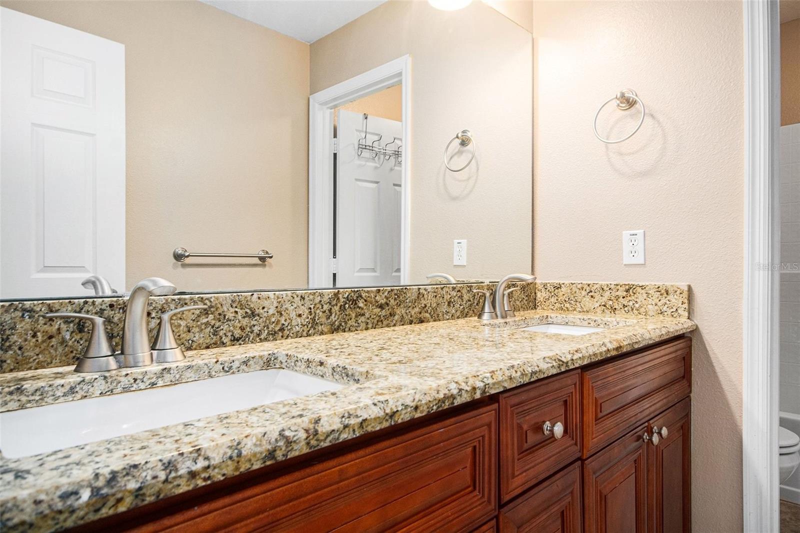 Image 23 of 24 For 895 Woodvale Street