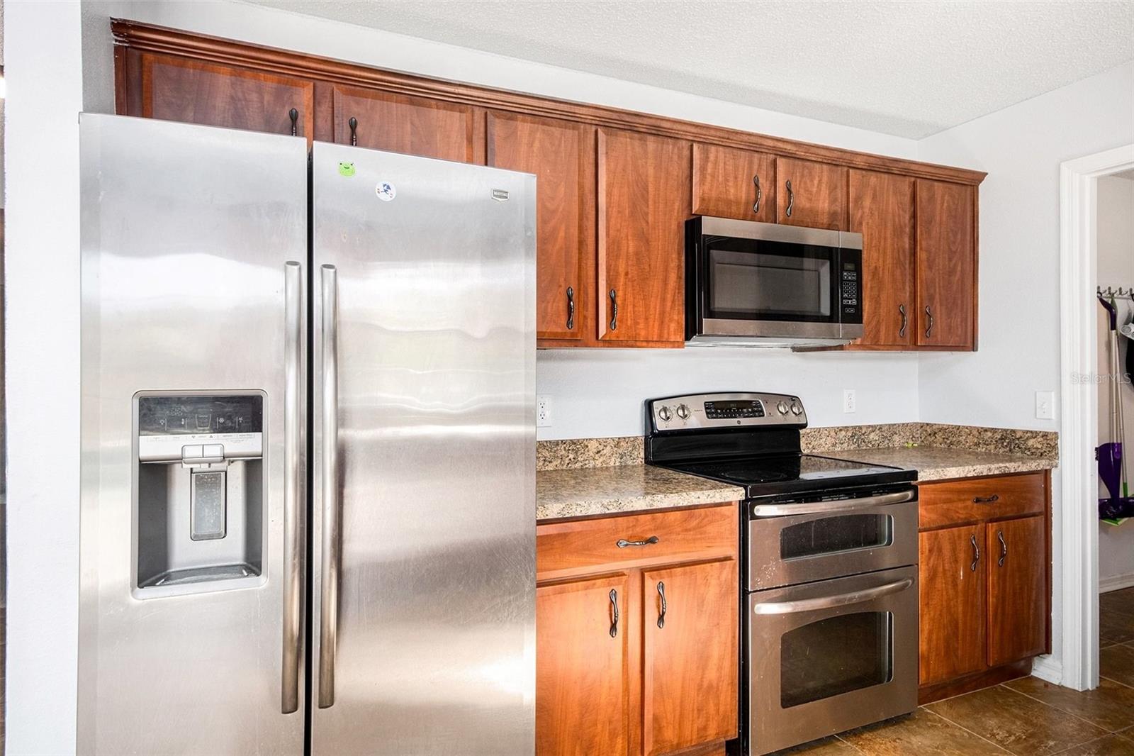 Image 9 of 24 For 895 Woodvale Street