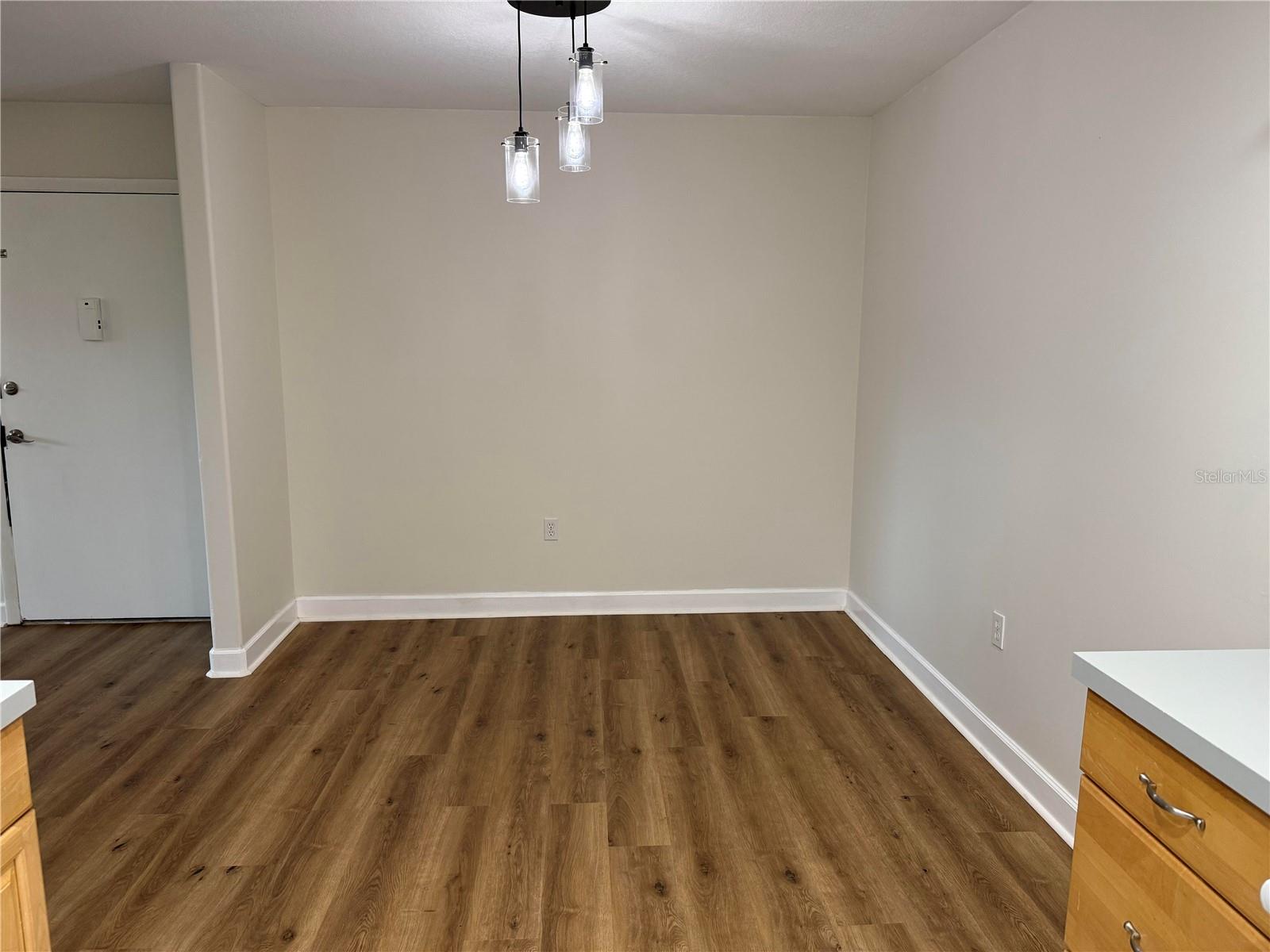 Image 5 of 17 For 940 Lake Destiny Road H