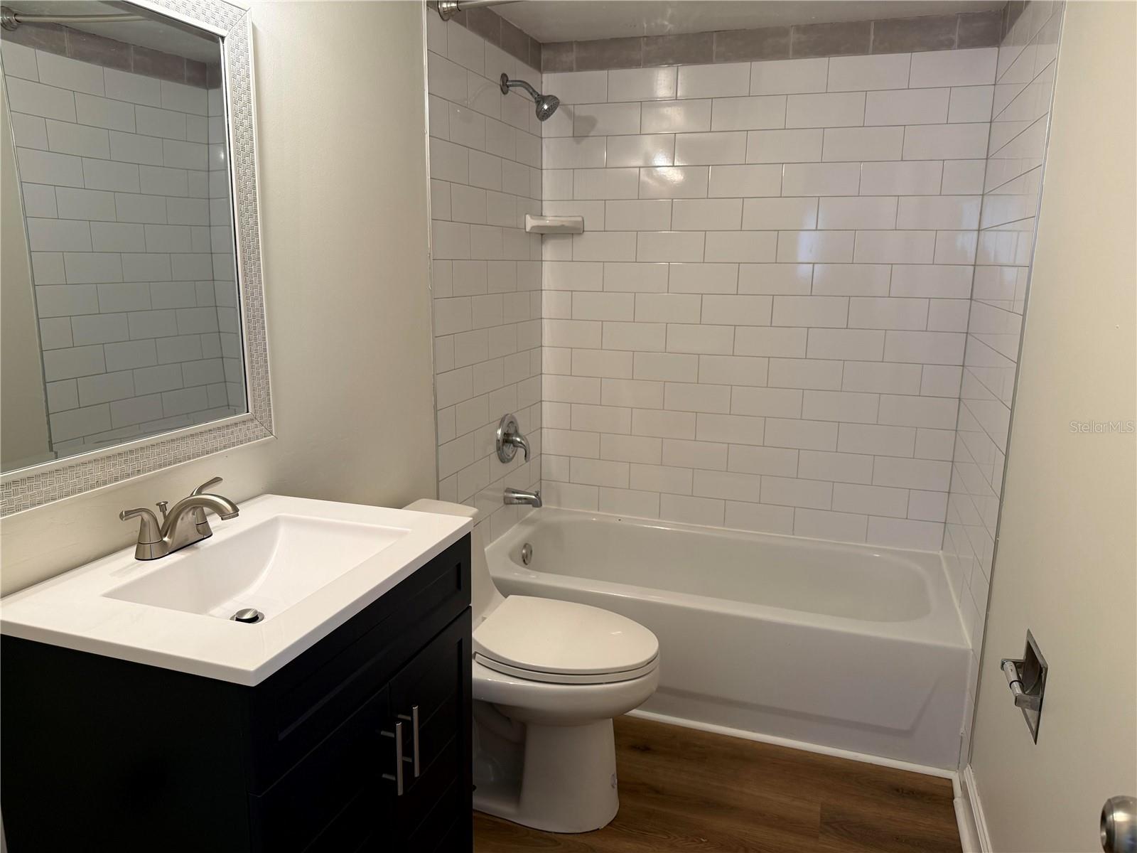 Image 7 of 17 For 940 Lake Destiny Road H