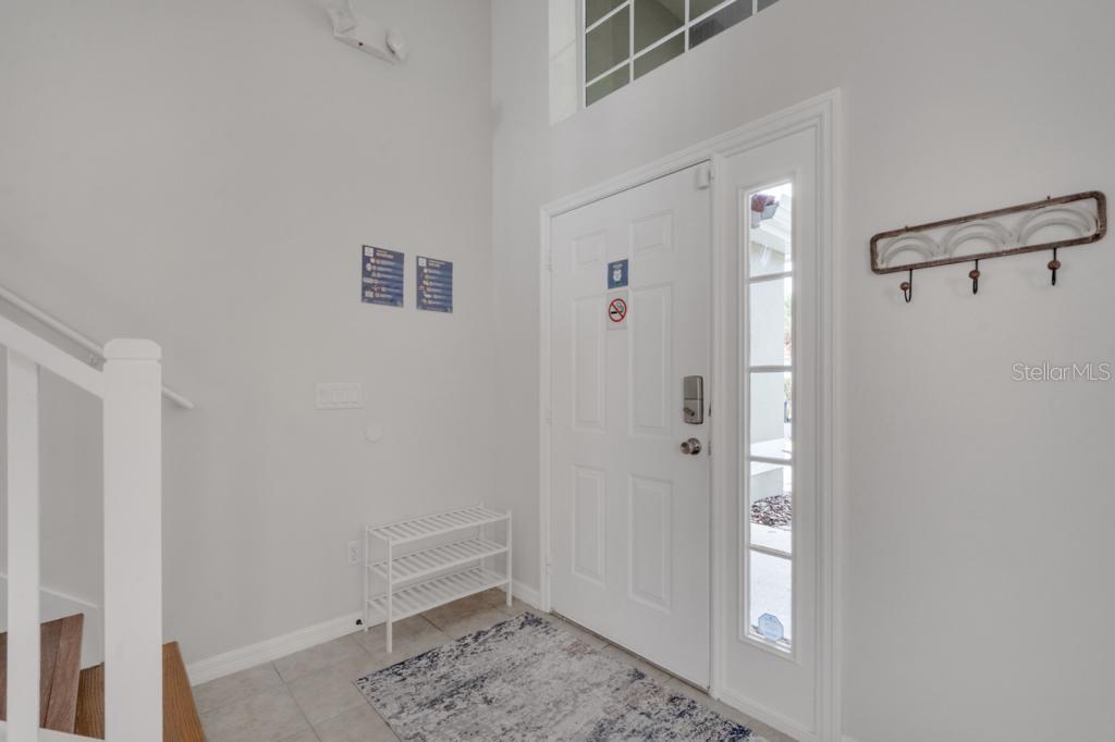 Image 36 of 84 For 162 Cordova Avenue