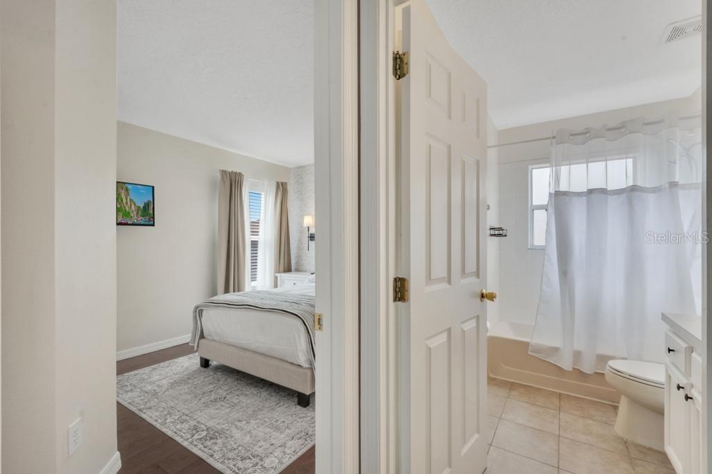 Image 41 of 84 For 162 Cordova Avenue