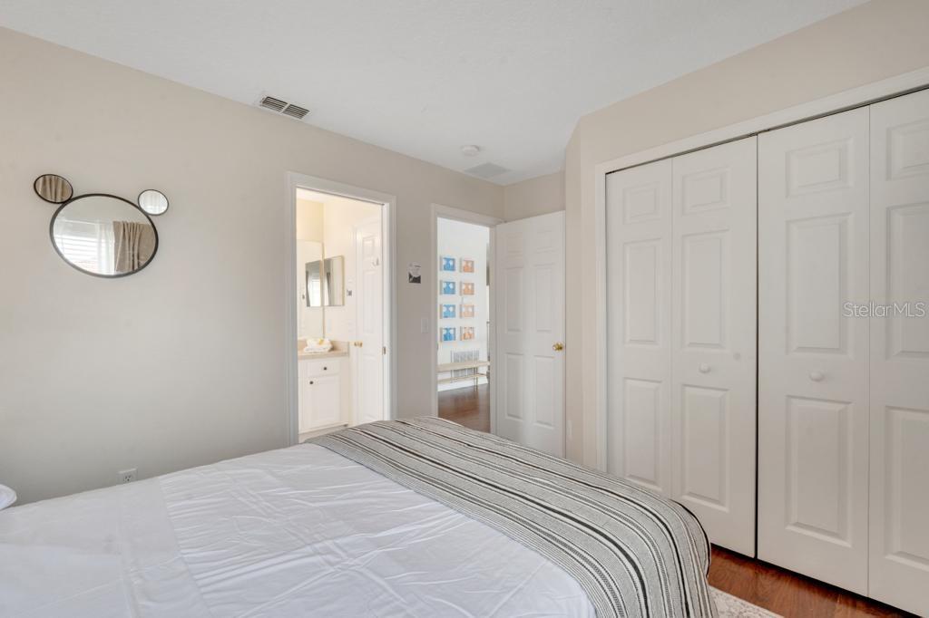 Image 43 of 84 For 162 Cordova Avenue