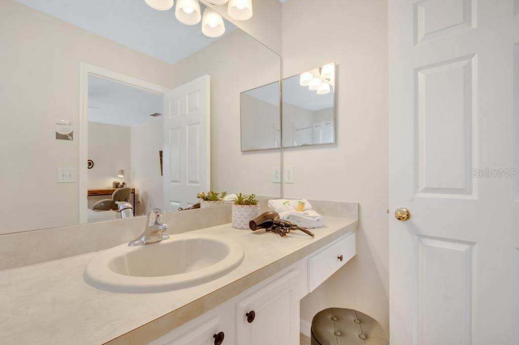 Image 54 of 84 For 162 Cordova Avenue