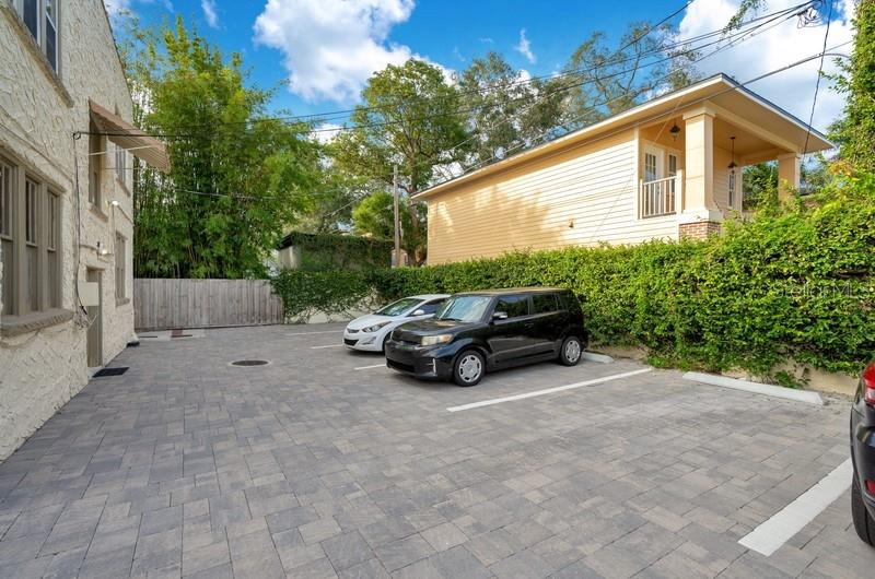 Image 18 of 28 For 613 Ridgewood Street 2