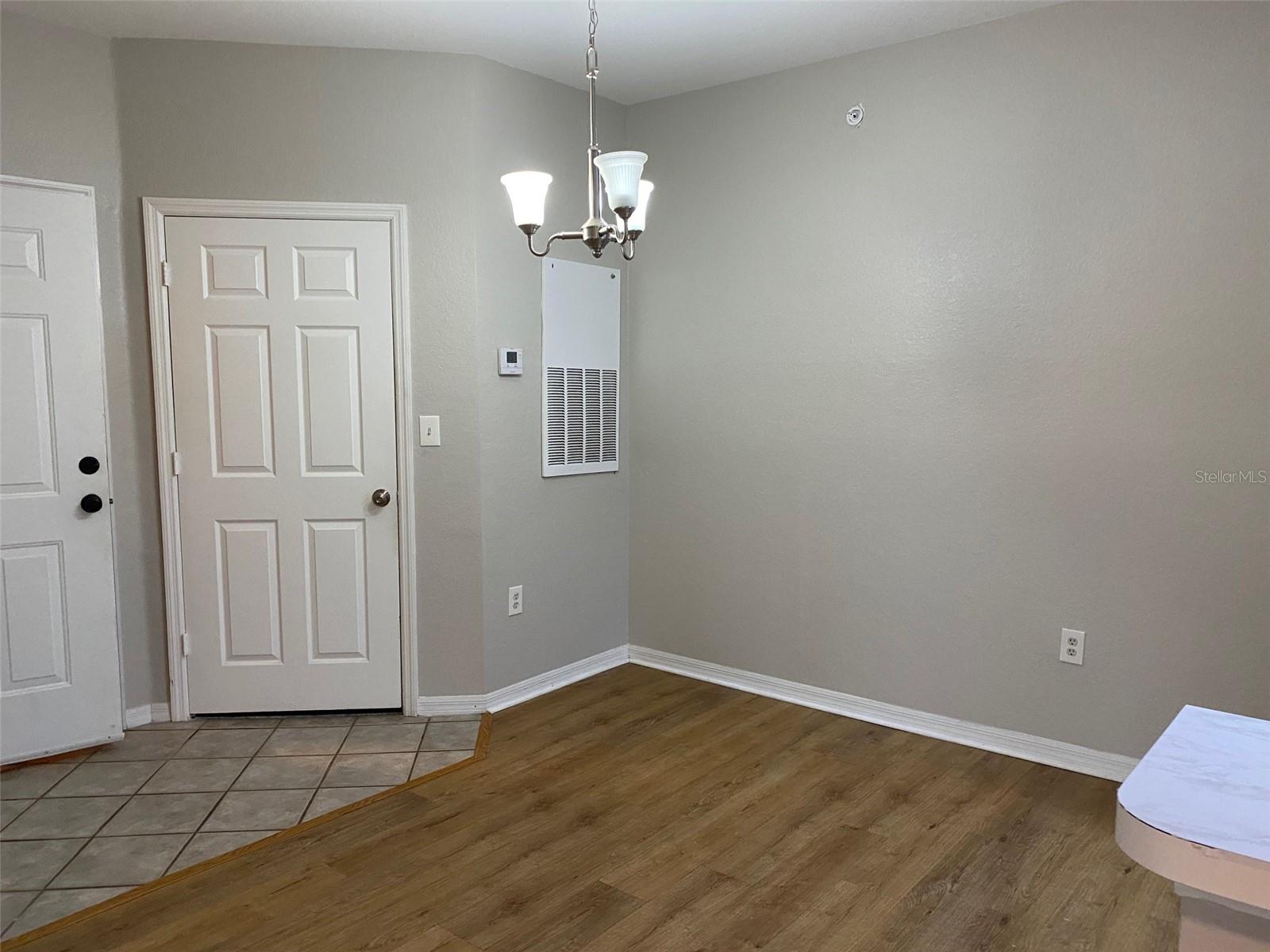 Image 10 of 18 For 5447 Vineland Road 1303