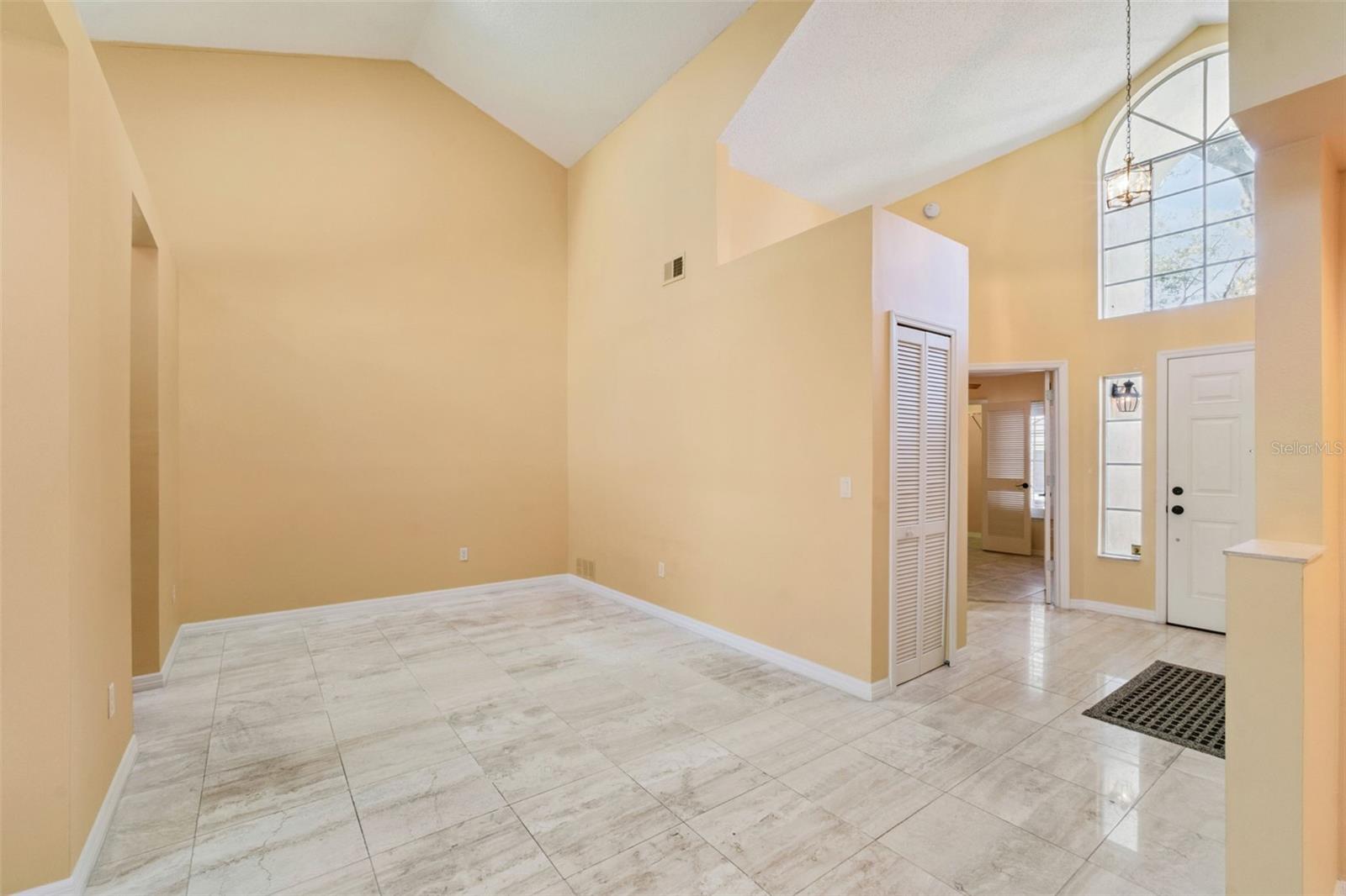 Image 12 of 50 For 232 Wimbledon Circle 232