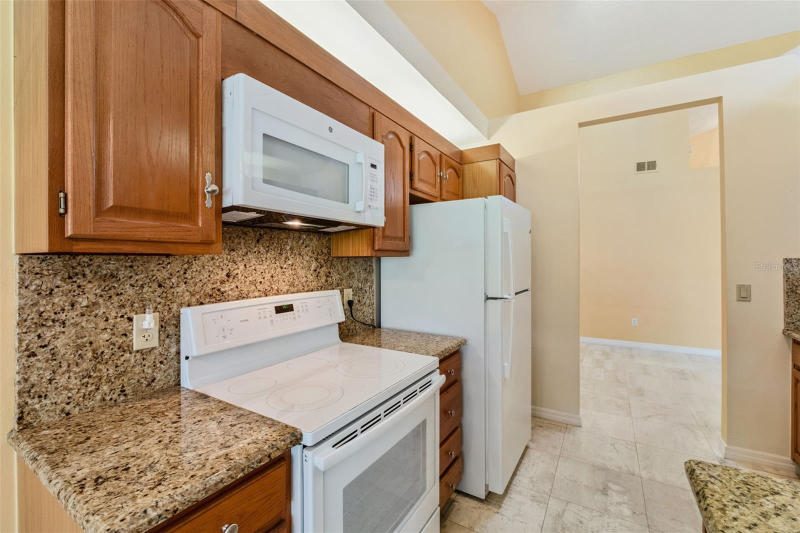 Image 20 of 50 For 232 Wimbledon Circle 232