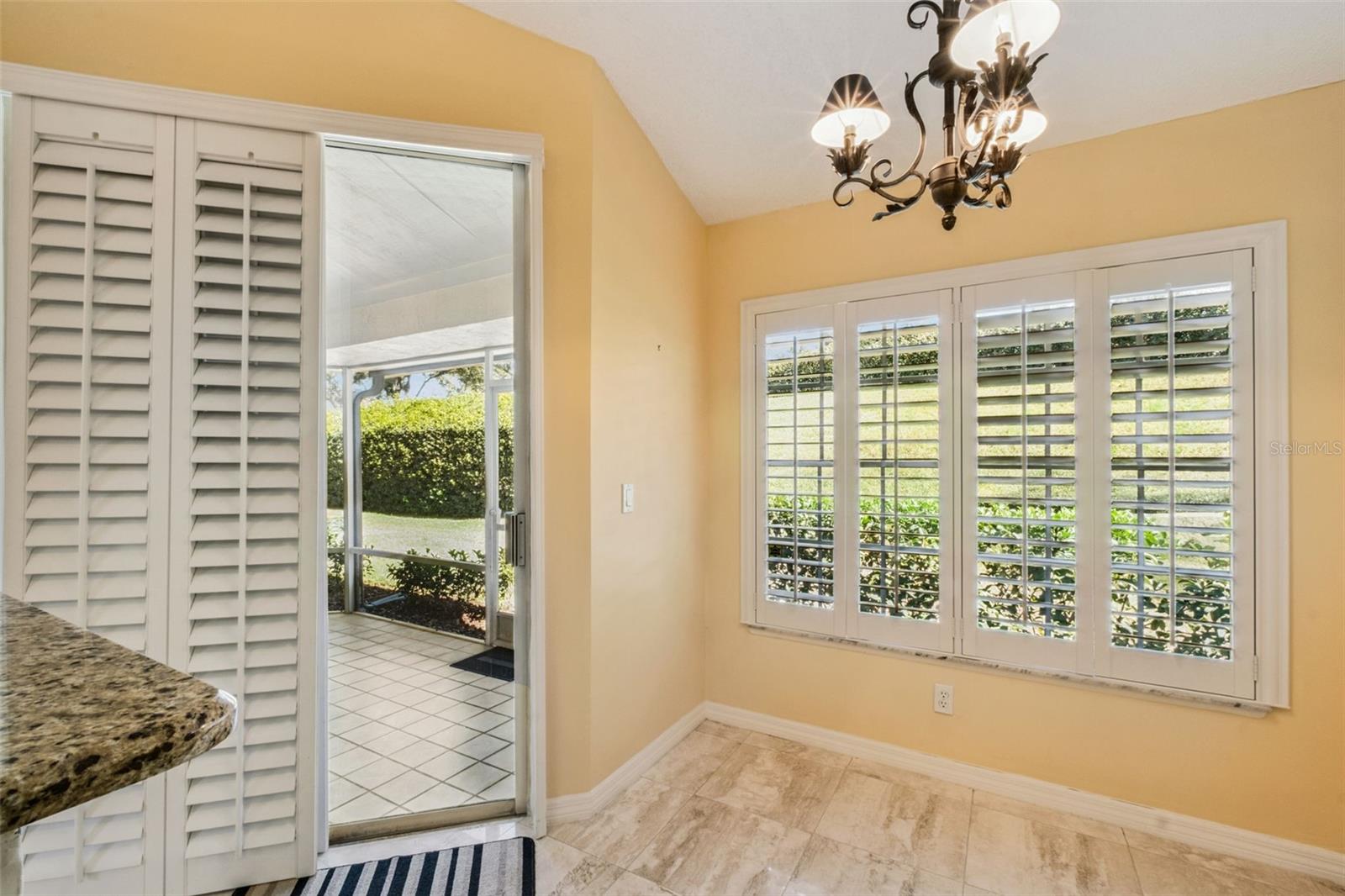 Image 22 of 50 For 232 Wimbledon Circle 232