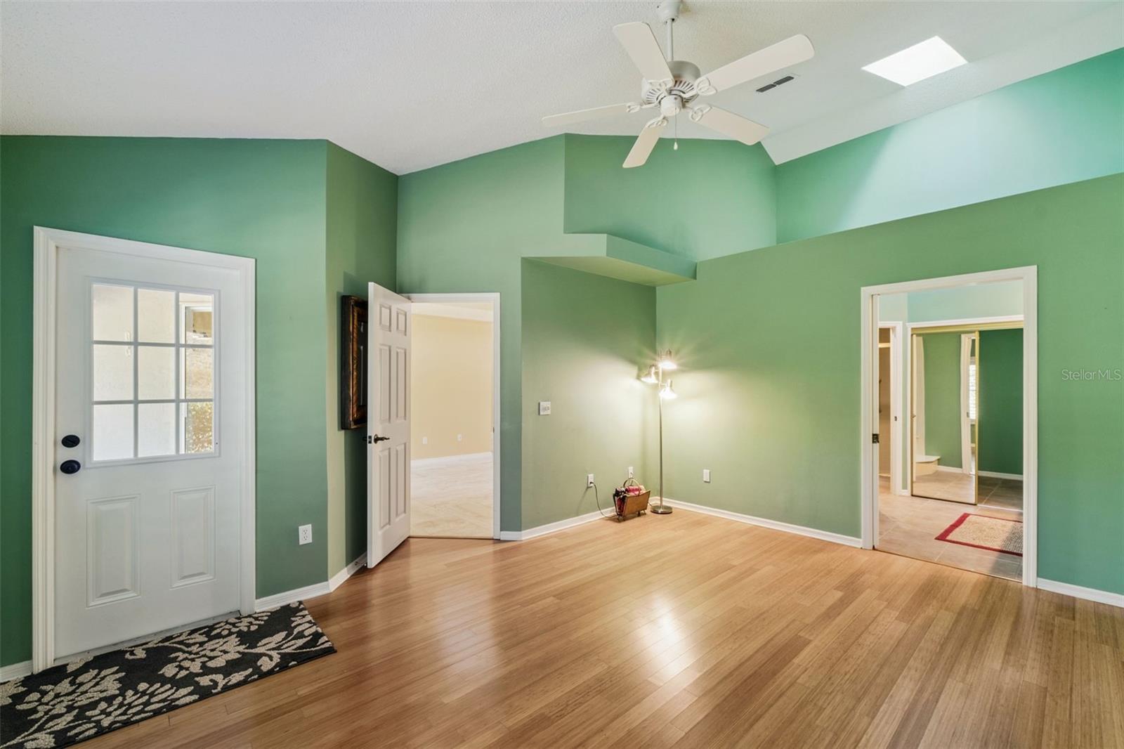 Image 28 of 50 For 232 Wimbledon Circle 232