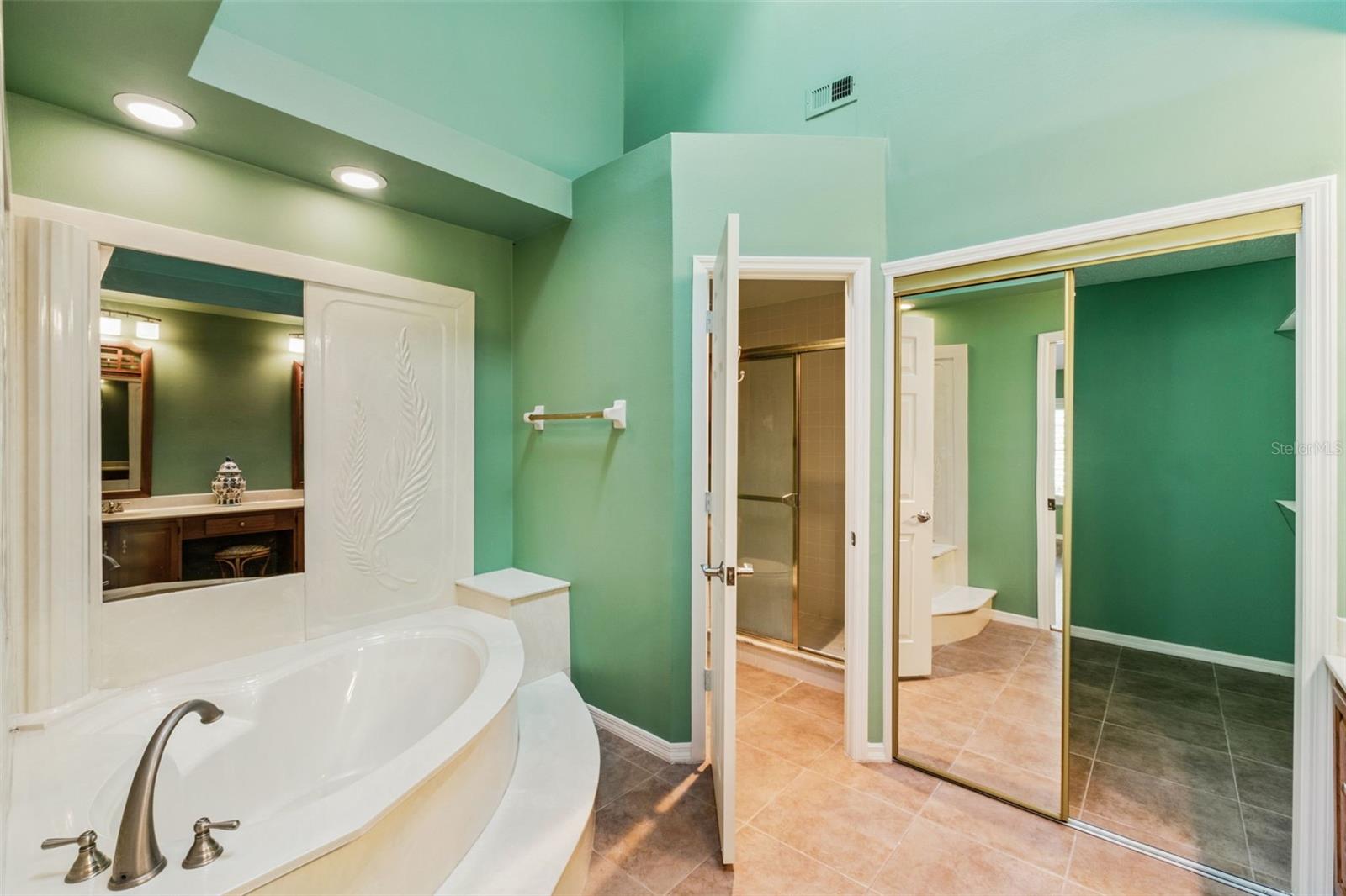 Image 31 of 50 For 232 Wimbledon Circle 232