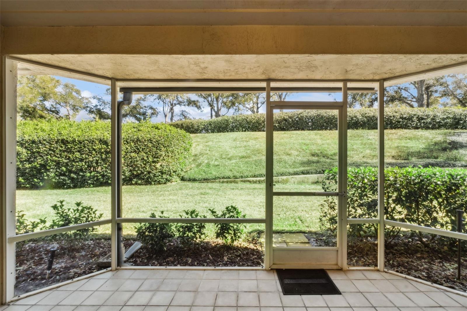 Image 37 of 50 For 232 Wimbledon Circle 232