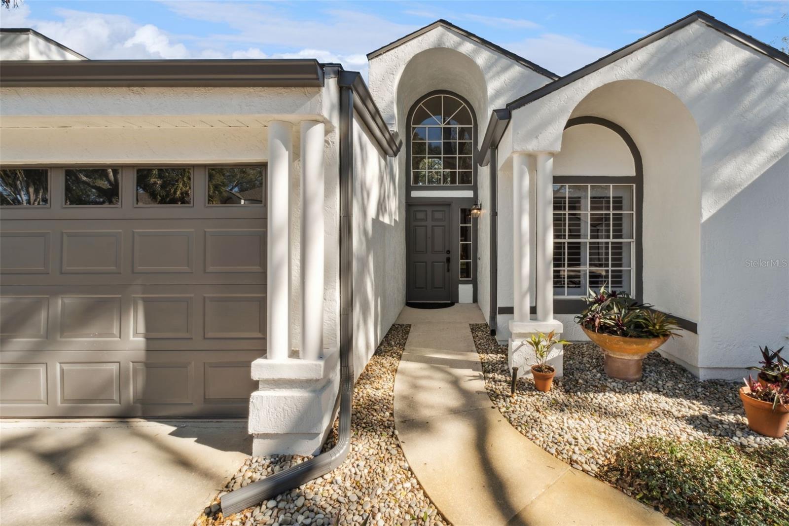 Image 7 of 50 For 232 Wimbledon Circle 232