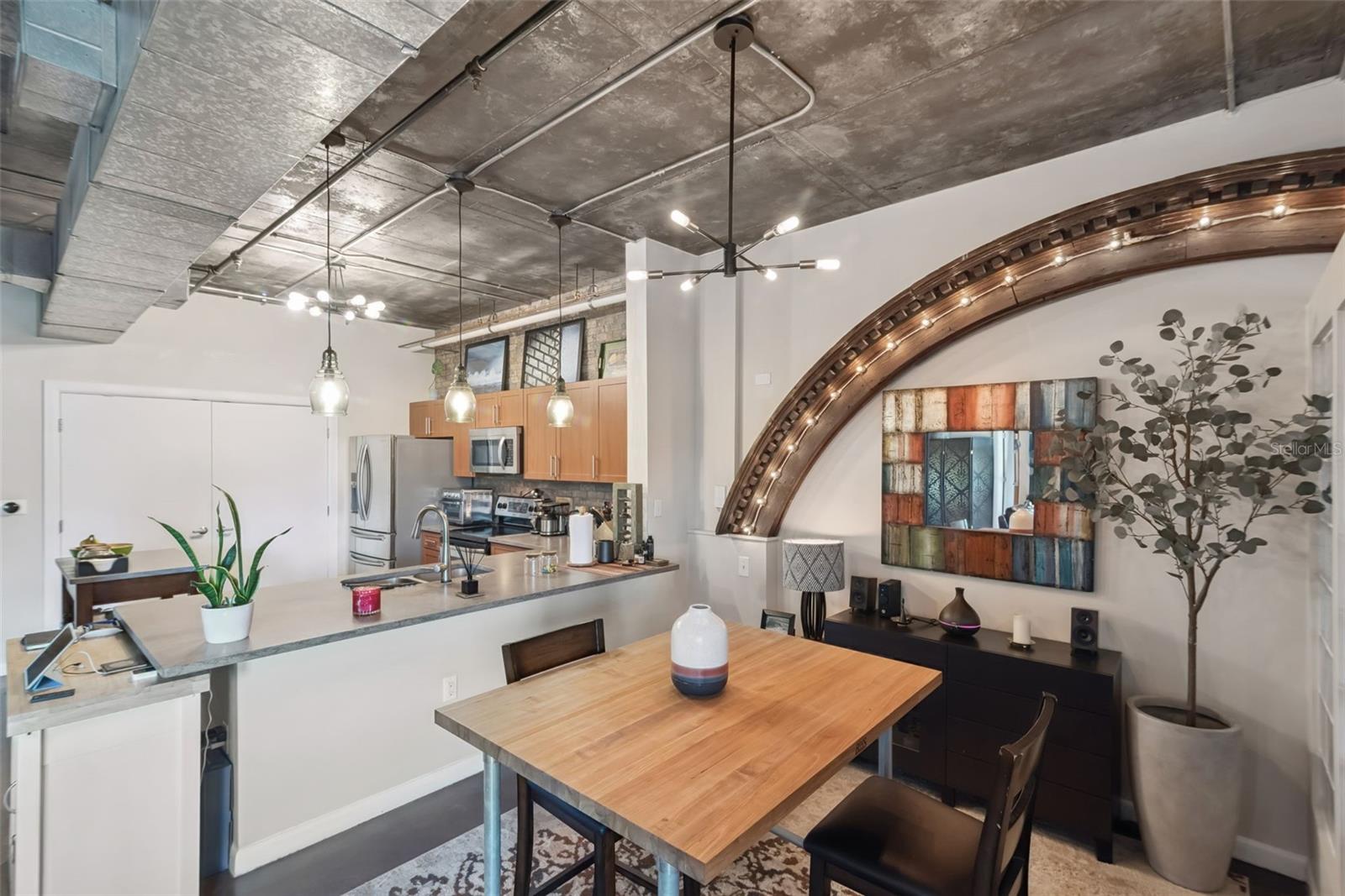 Image 11 of 32 For 10 Summerlin Avenue 13