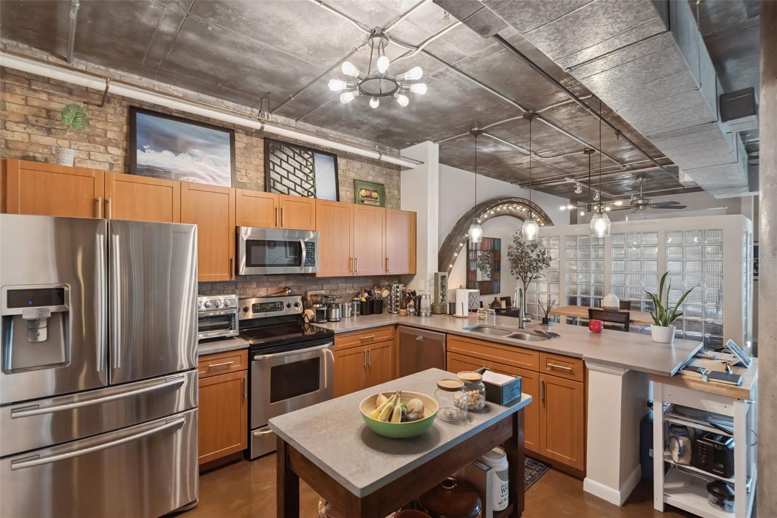 Image 13 of 32 For 10 Summerlin Avenue 13