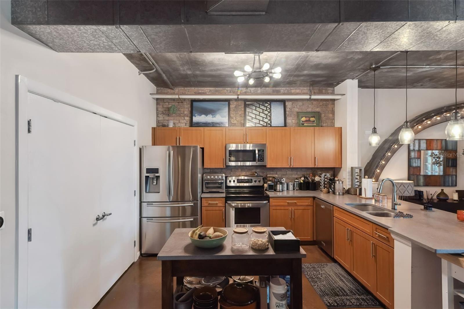 Image 15 of 32 For 10 Summerlin Avenue 13