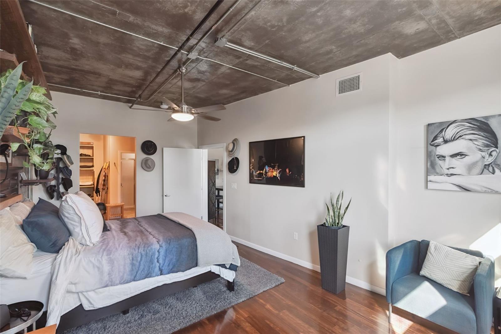 Image 17 of 32 For 10 Summerlin Avenue 13