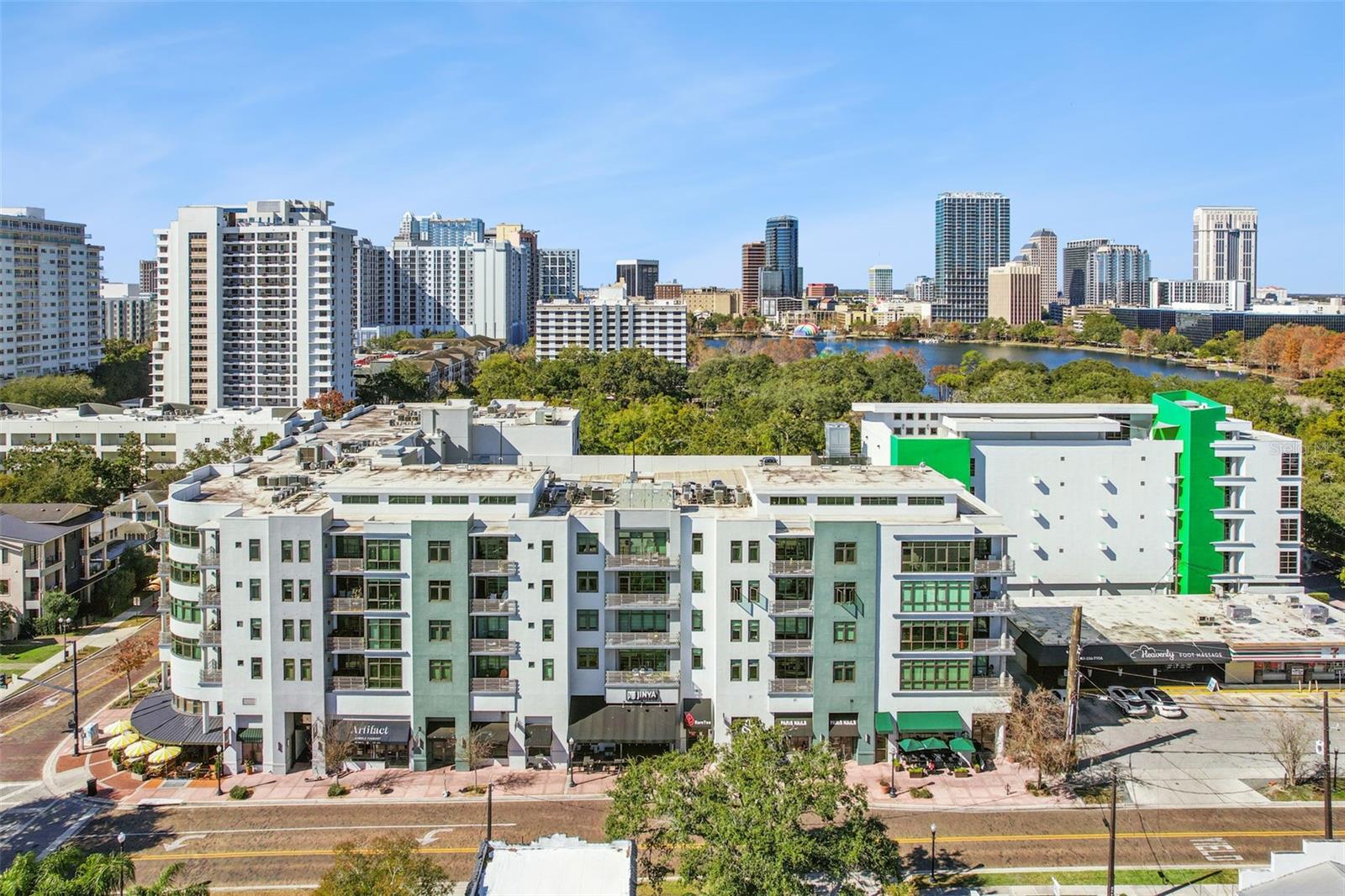 Image 2 of 32 For 10 Summerlin Avenue 13