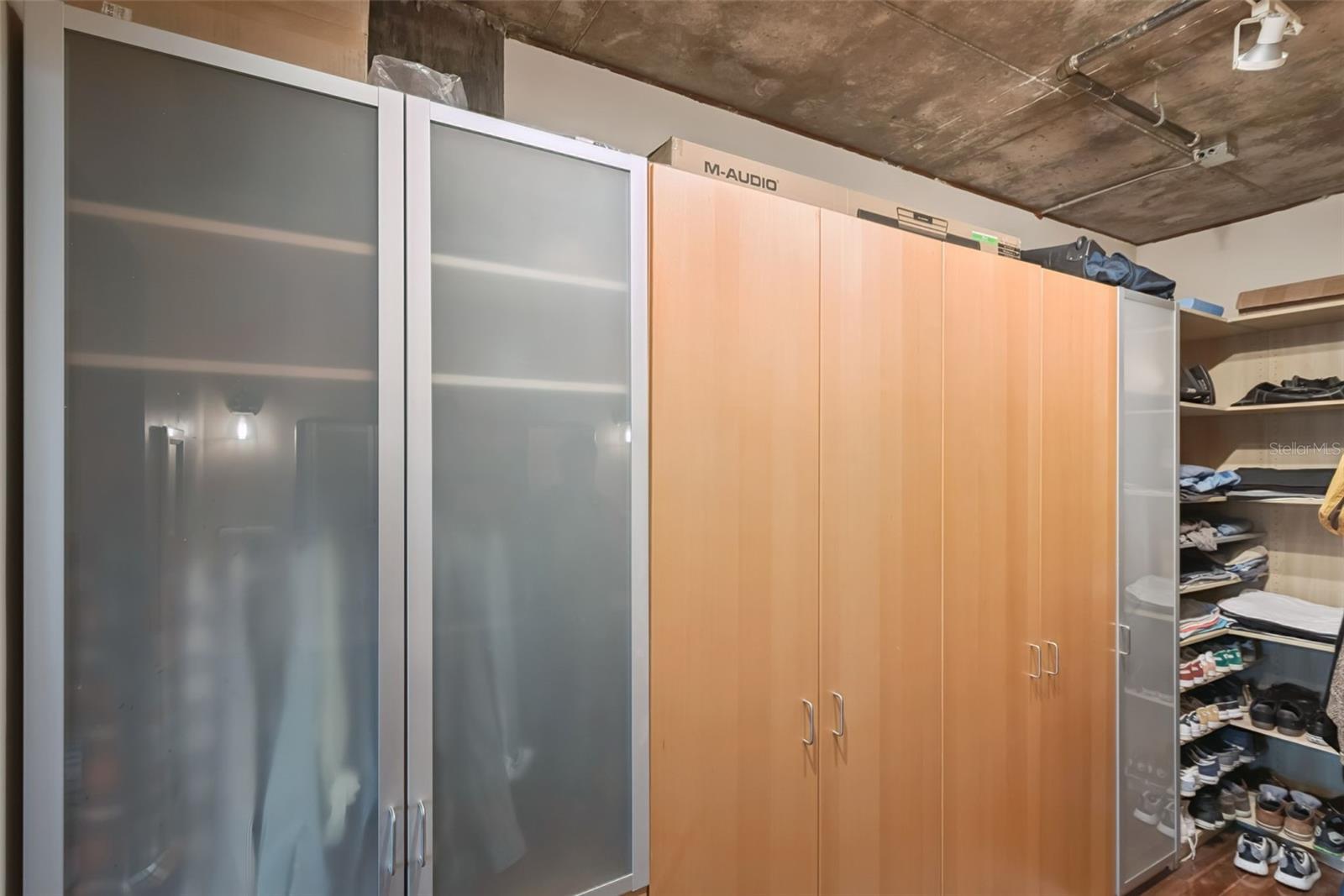 Image 21 of 32 For 10 Summerlin Avenue 13