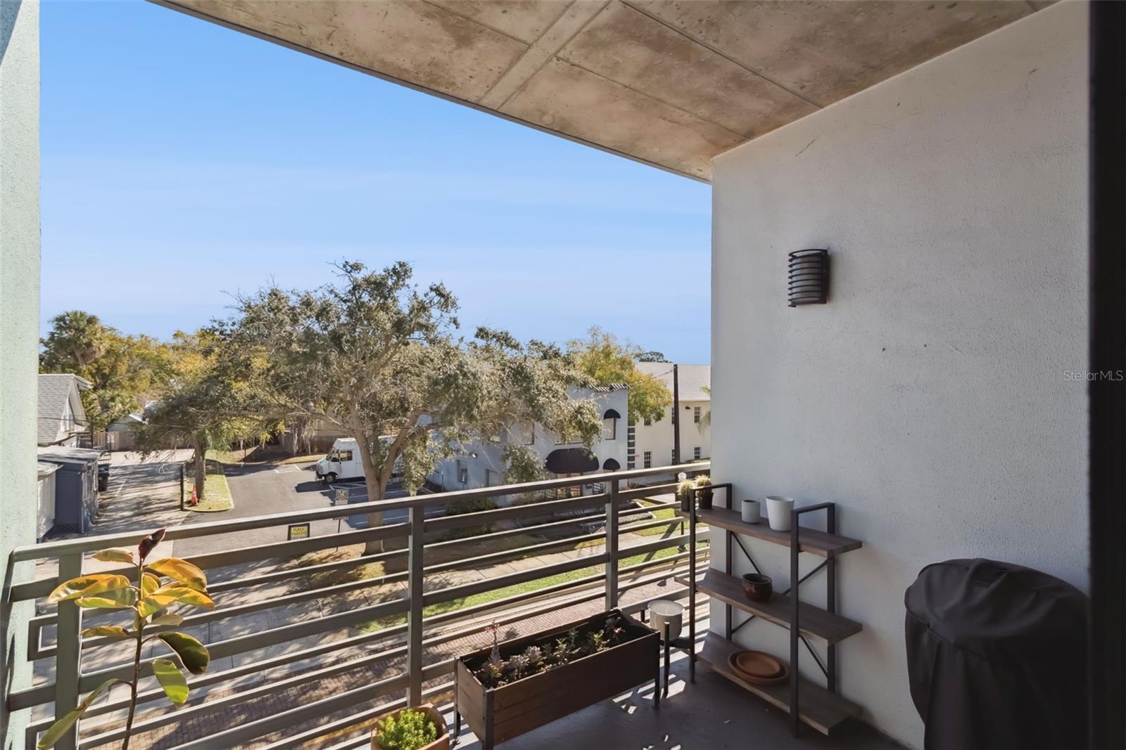 Image 25 of 32 For 10 Summerlin Avenue 13