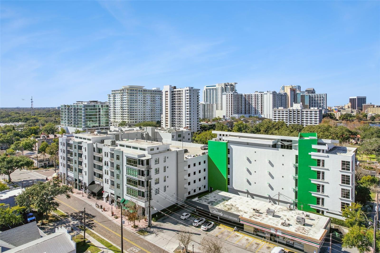 Image 26 of 32 For 10 Summerlin Avenue 13