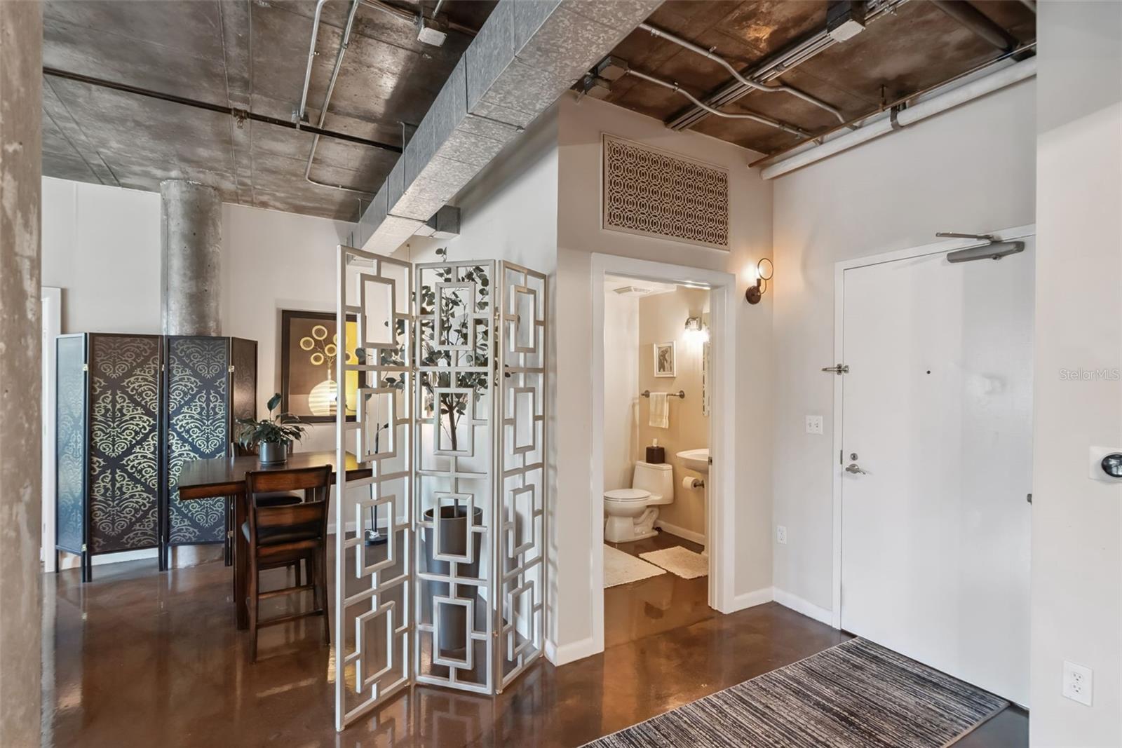 Image 3 of 32 For 10 Summerlin Avenue 13