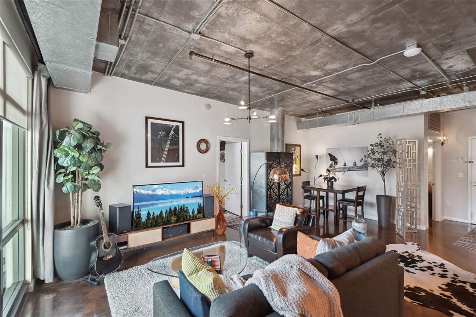 Image 6 of 32 For 10 Summerlin Avenue 13