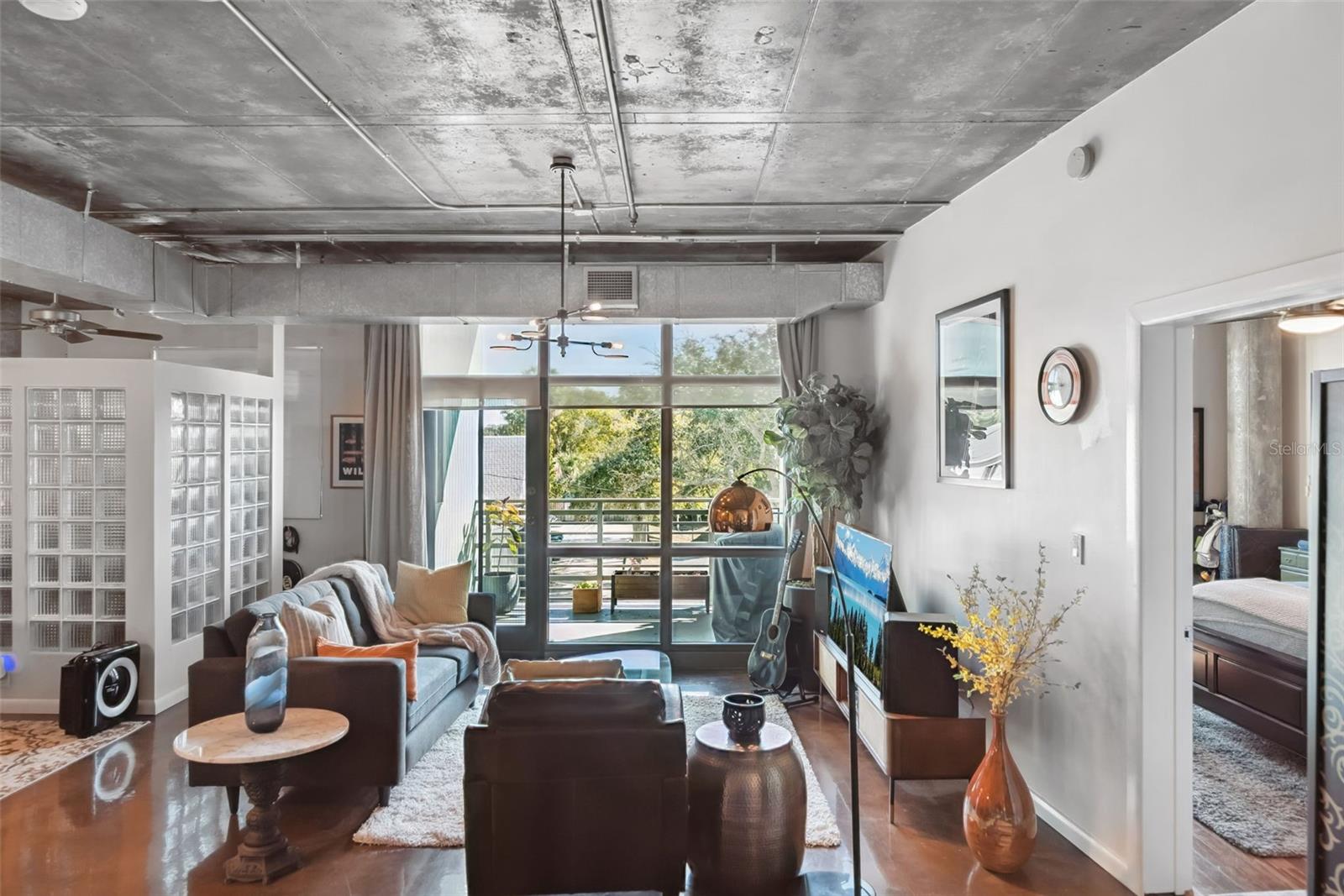 Image 8 of 32 For 10 Summerlin Avenue 13