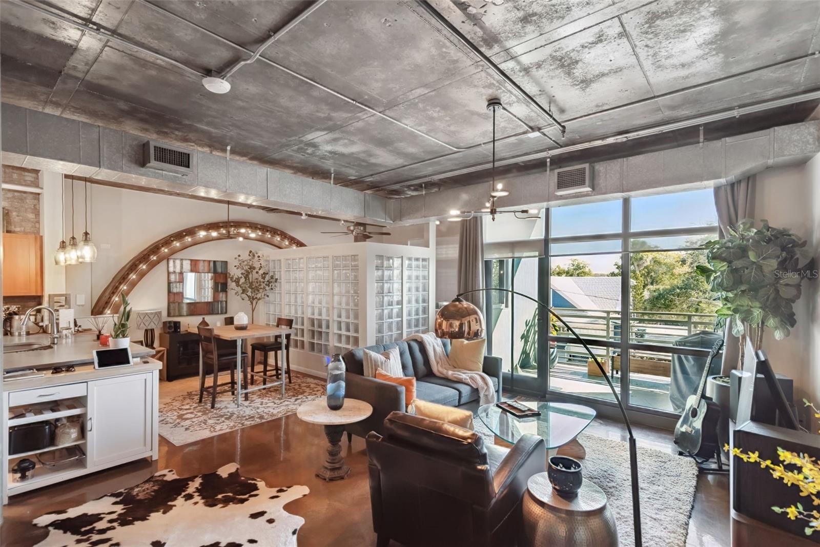 Image 9 of 32 For 10 Summerlin Avenue 13