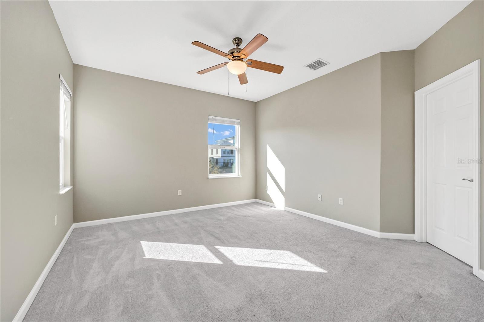 Image 13 of 31 For 258 Bella Prestwick Boulevard