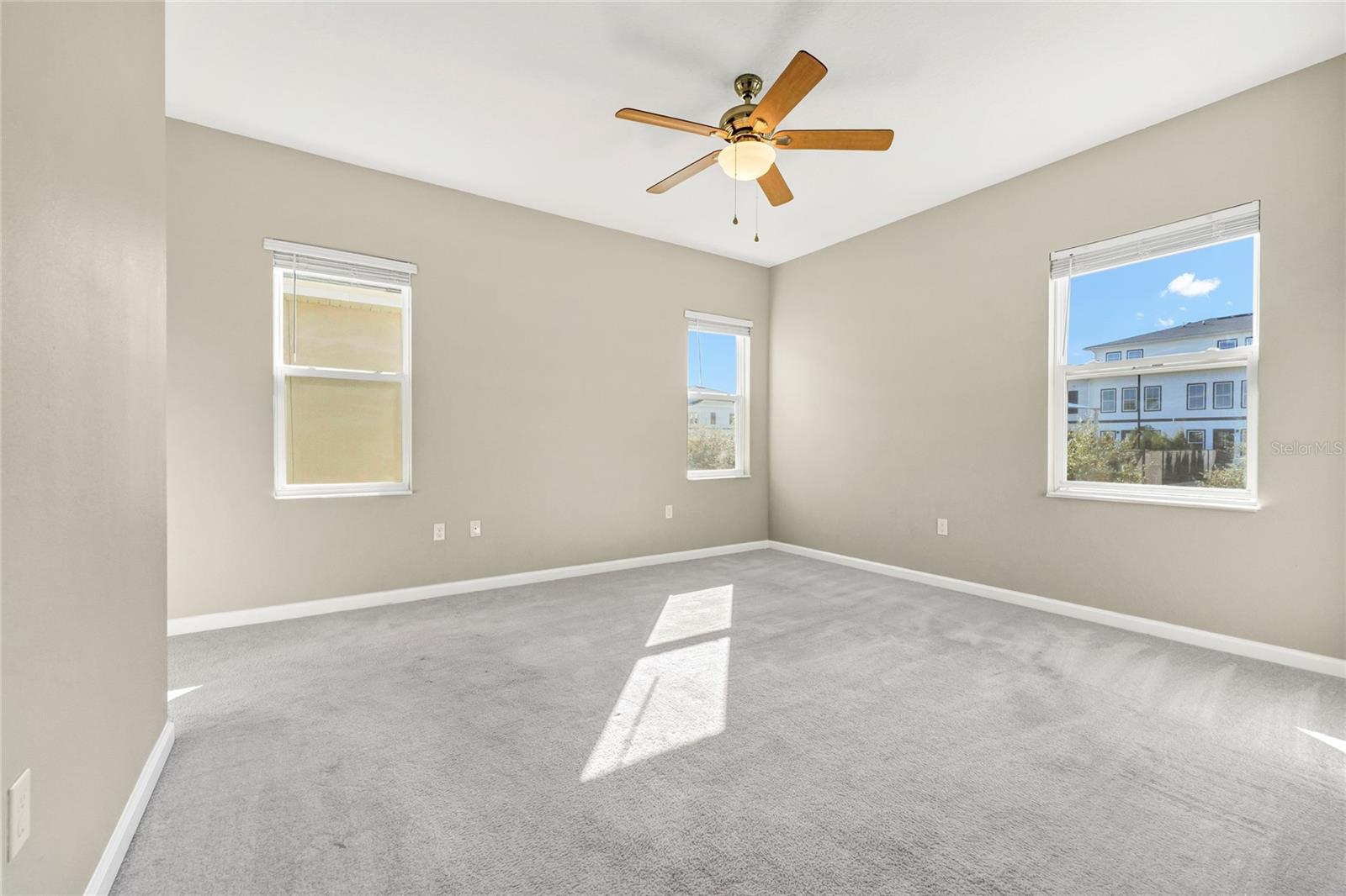 Image 14 of 31 For 258 Bella Prestwick Boulevard