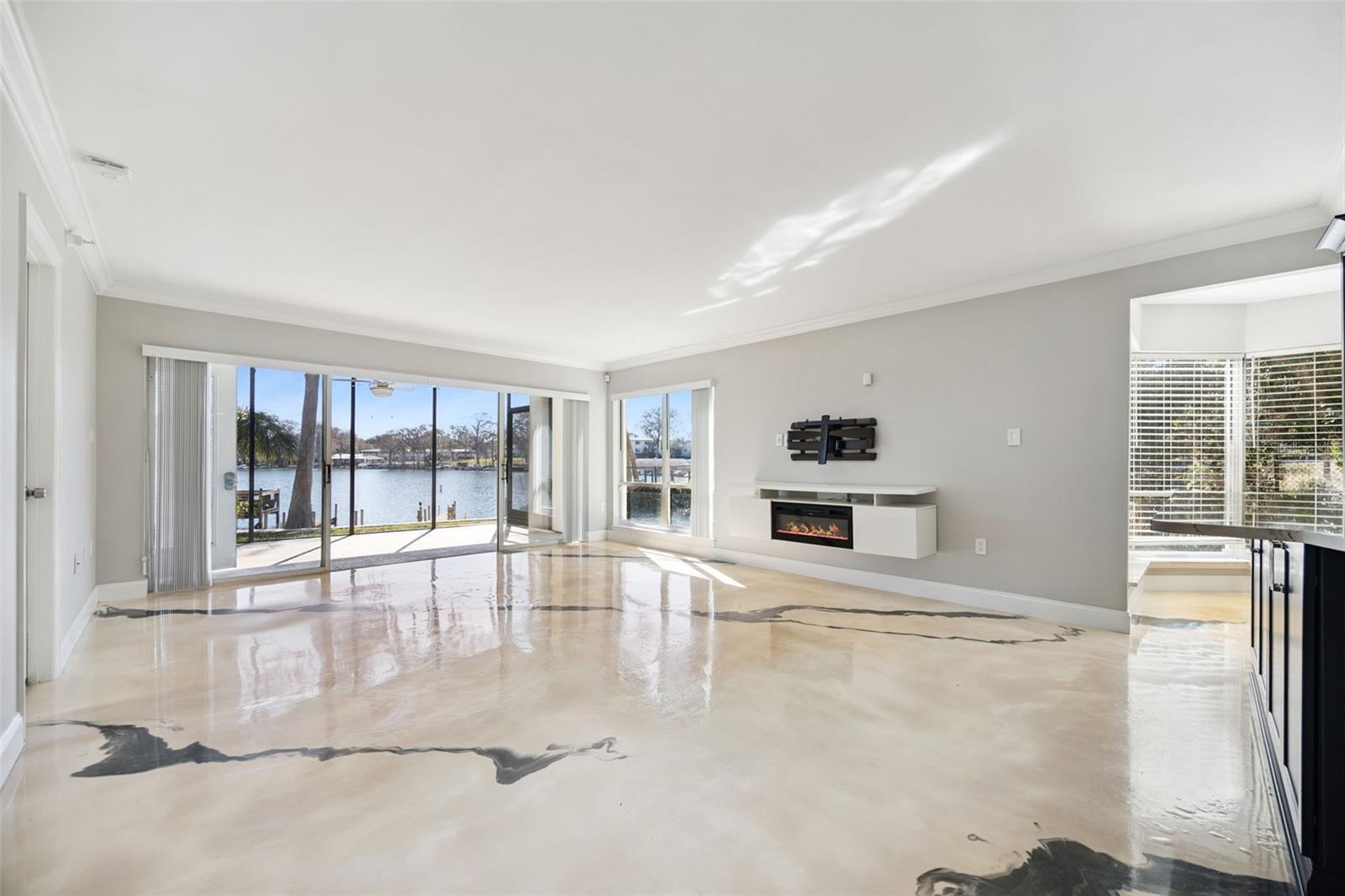 Image 11 of 54 For 206 Quayside Circle 103