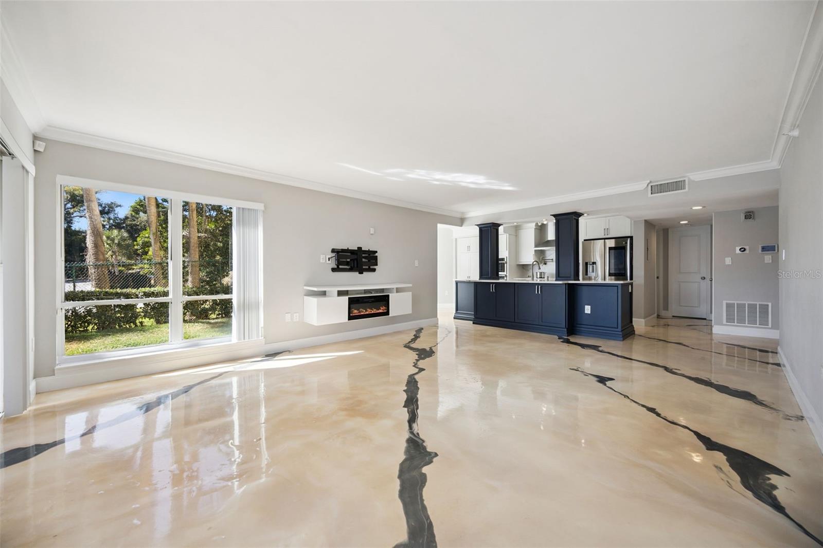 Image 13 of 54 For 206 Quayside Circle 103