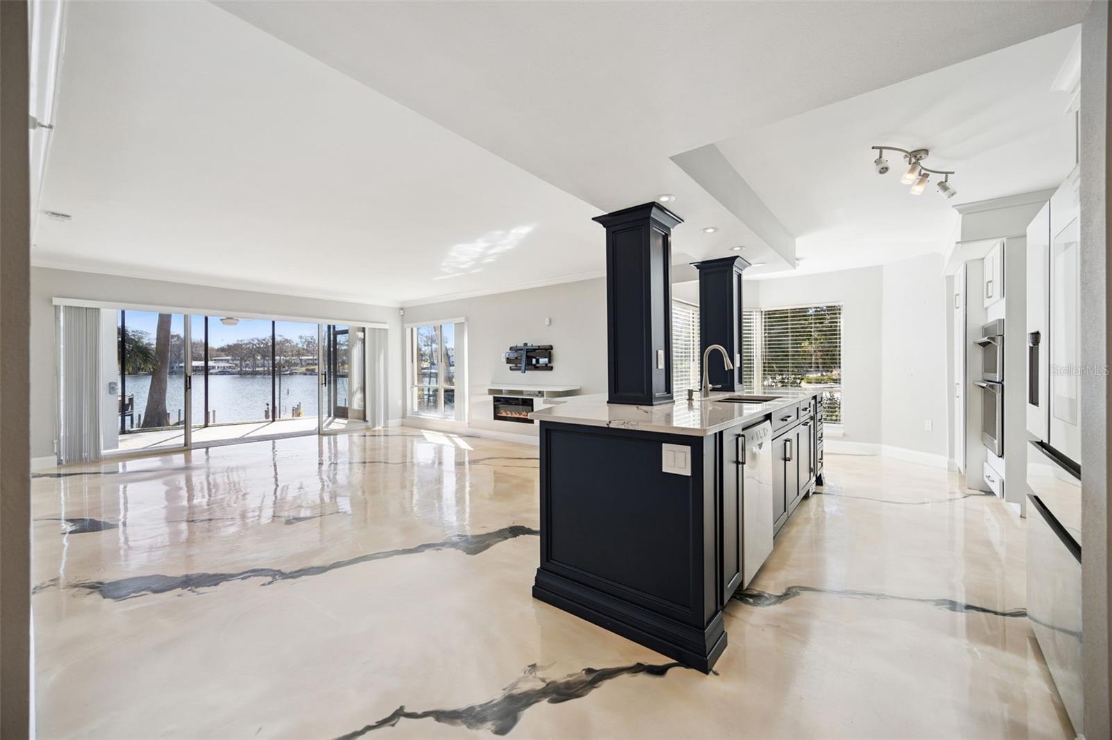 Image 14 of 54 For 206 Quayside Circle 103