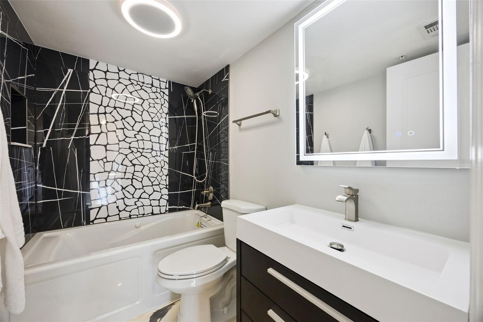 Image 35 of 54 For 206 Quayside Circle 103