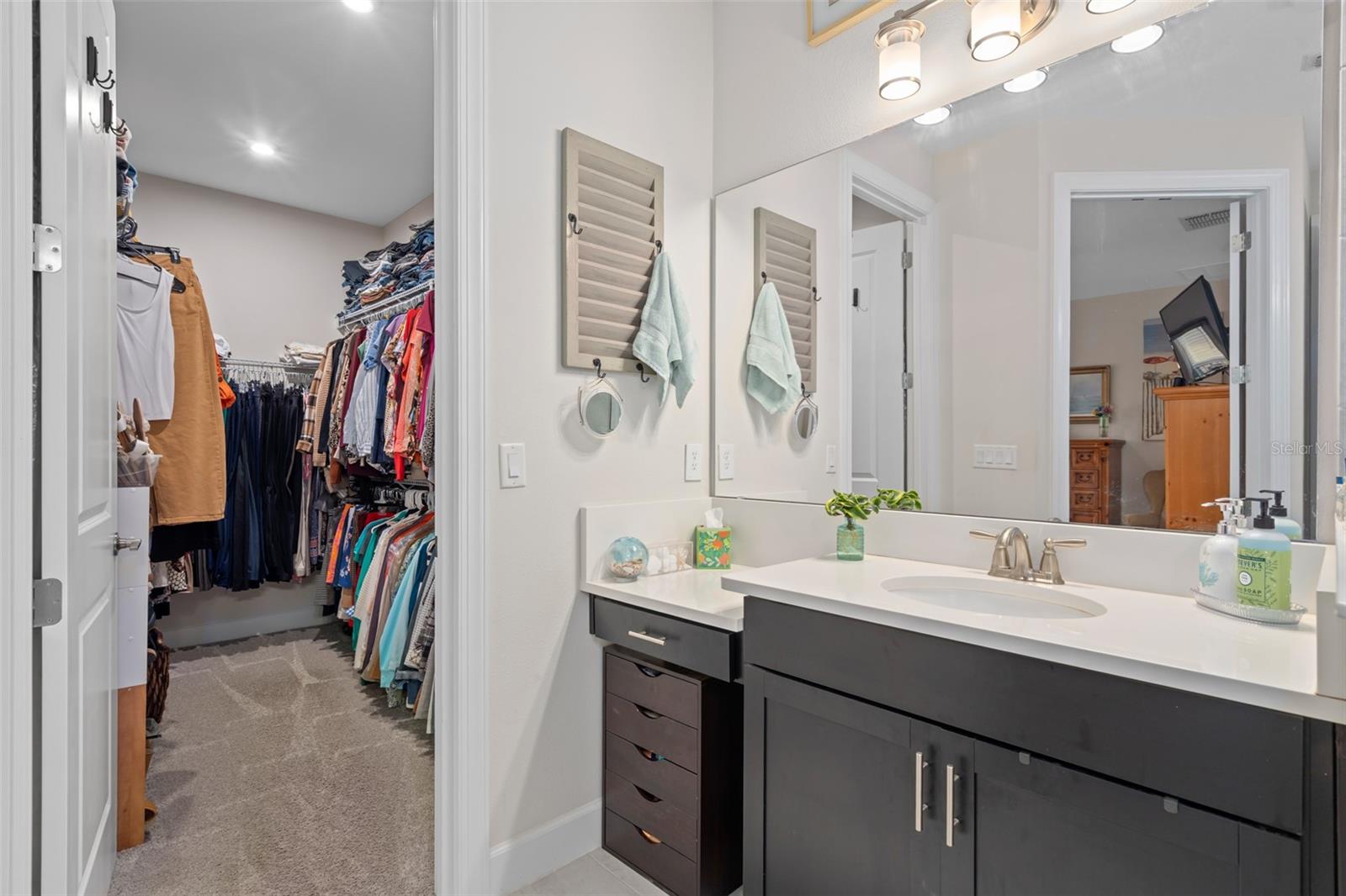 Image 16 of 67 For 915 Braewood Drive