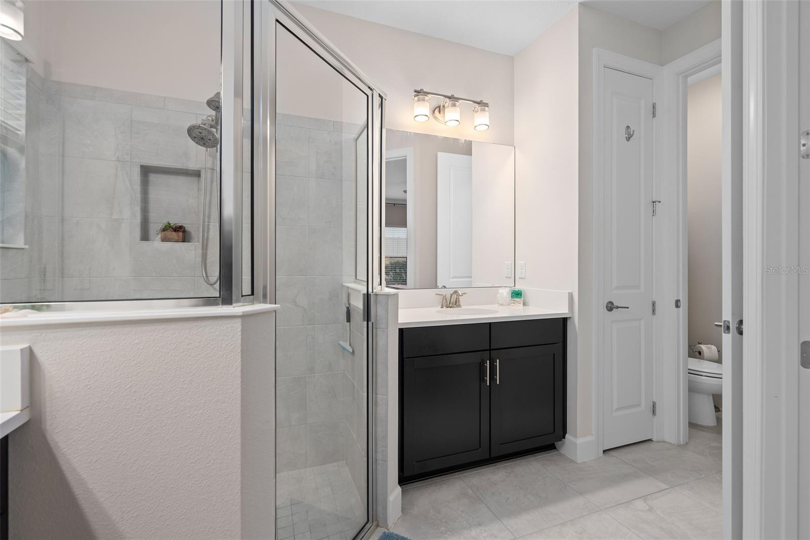 Image 17 of 67 For 915 Braewood Drive