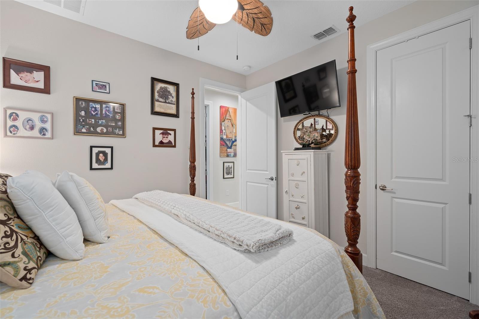 Image 19 of 67 For 915 Braewood Drive