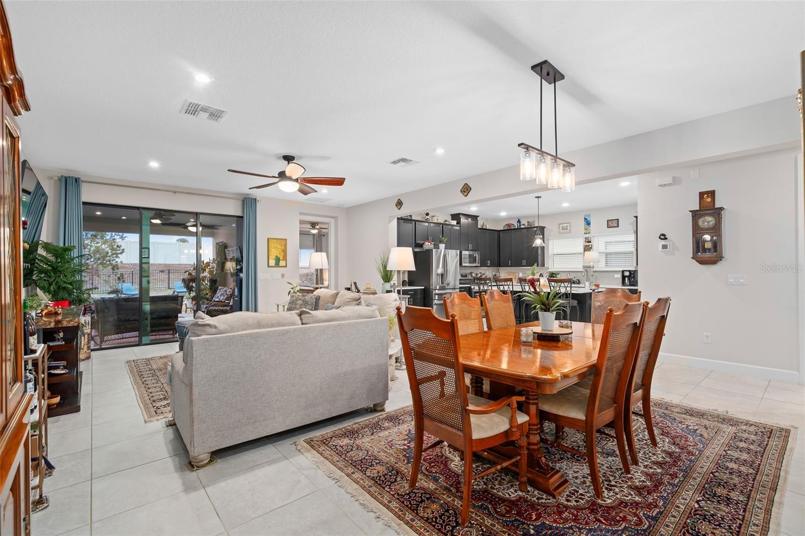 Image 3 of 67 For 915 Braewood Drive