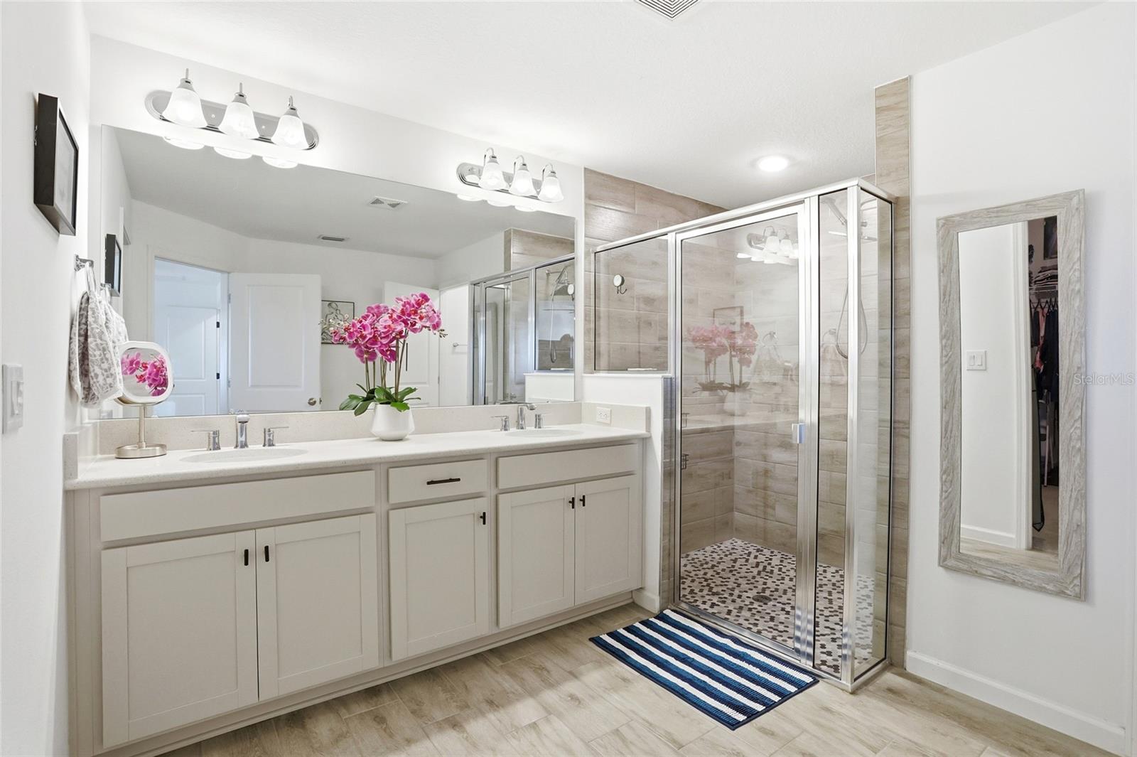 Image 23 of 42 For 3536 Yarian Drive