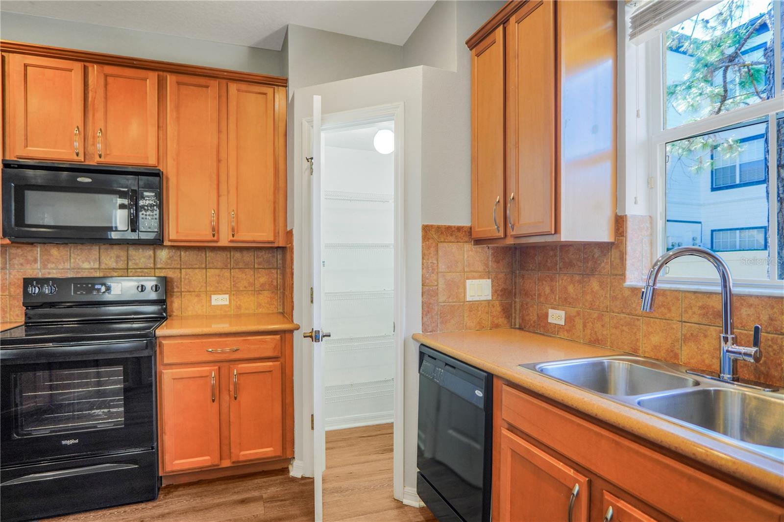 Image 12 of 65 For 4940 Luge Ln