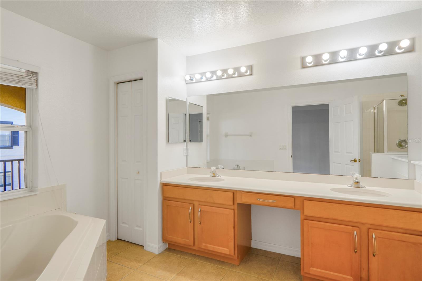 Image 29 of 65 For 4940 Luge Ln