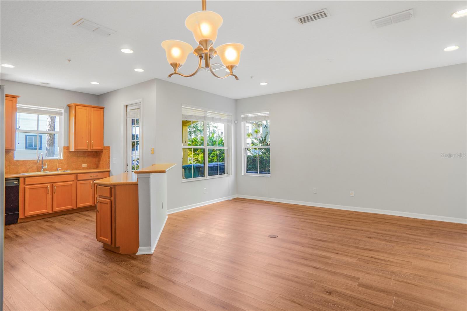 Image 8 of 65 For 4940 Luge Ln