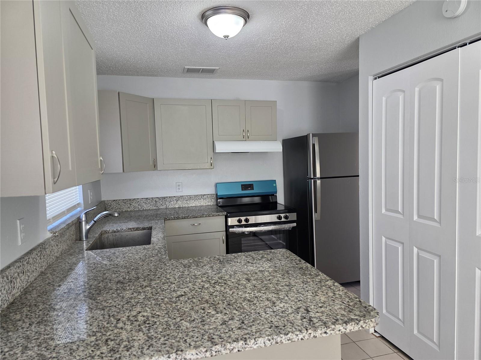 Image 3 of 12 For 6035 Oleander Drive