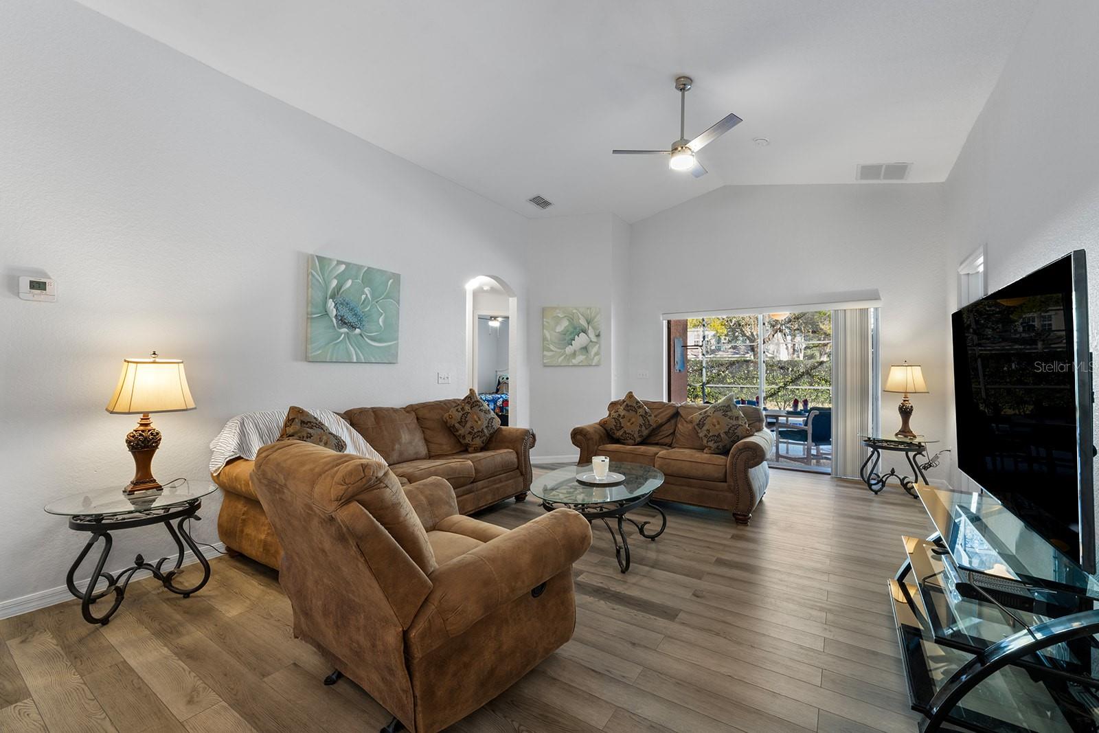 Image 6 of 69 For 17644 Woodcrest Way