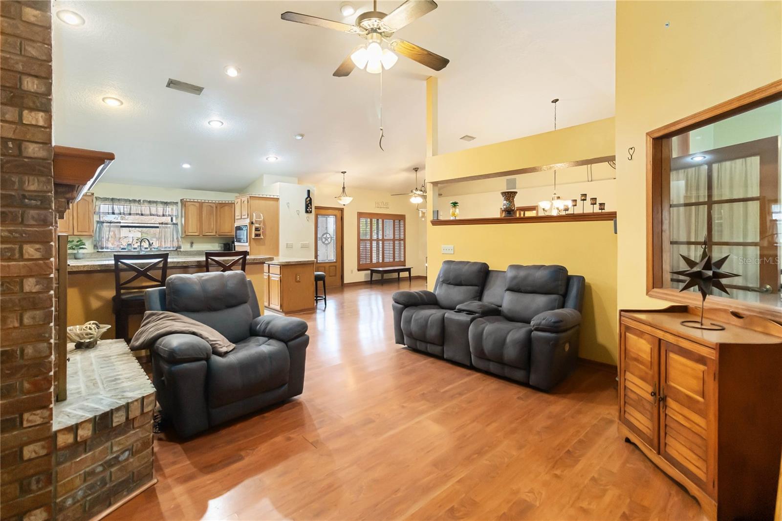 Image 14 of 42 For 18711 Northcliff Street