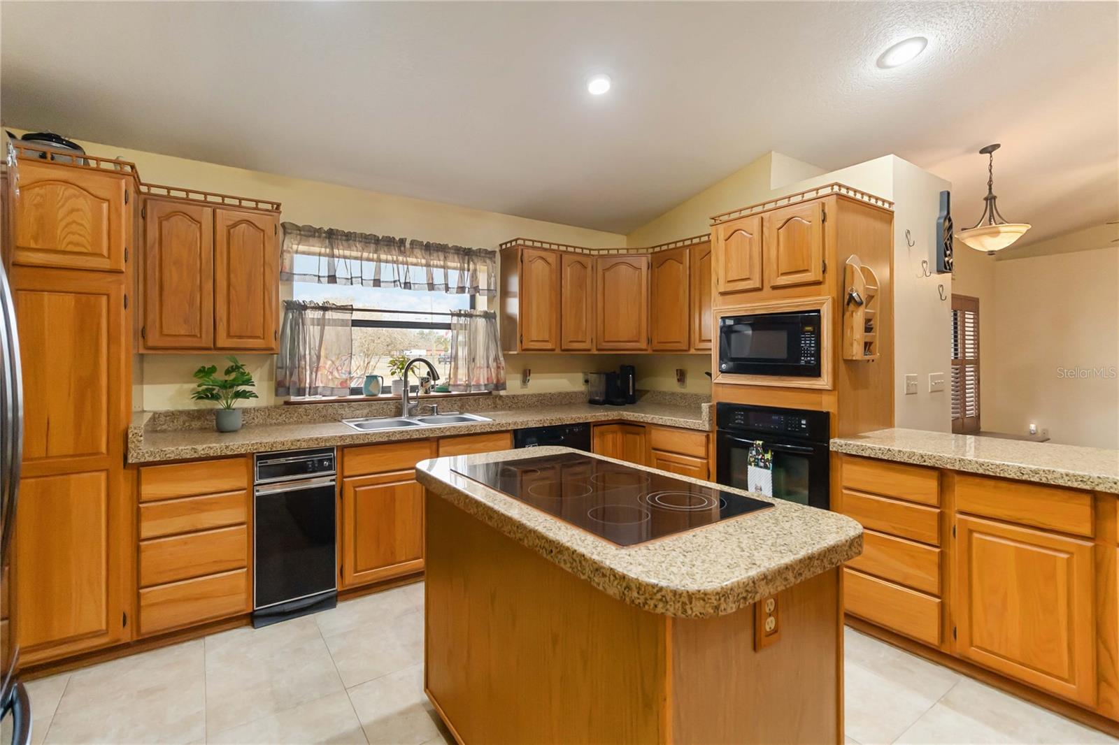 Image 18 of 42 For 18711 Northcliff Street