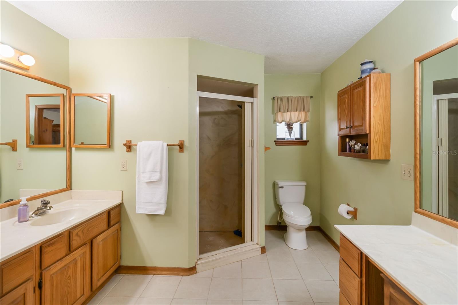 Image 22 of 42 For 18711 Northcliff Street